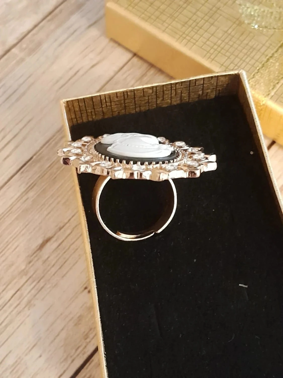 Gran Anillo con camafeo, strass, color dorado, ajustable – photo 4